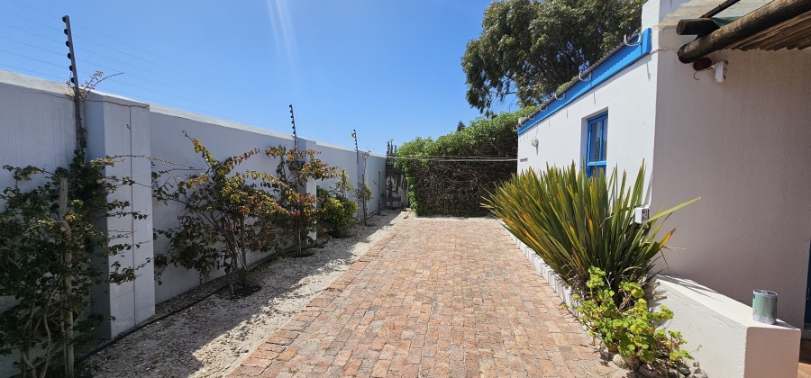 7 Bedroom Property for Sale in Middedorp Western Cape